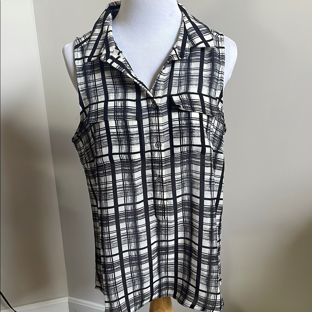 Banana Republic Factory Black and White Sleeveless Button Down Shirt
